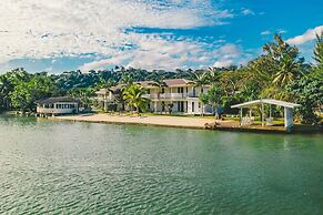 Tropicana Lagoon Apartments