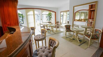 Biazi Paradise Hotel