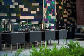 Renaissance Arlington Capital View Hotel