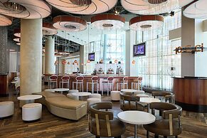 Renaissance Arlington Capital View Hotel