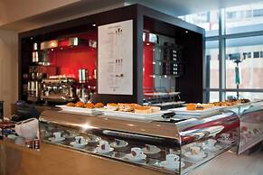 Renaissance Arlington Capital View Hotel