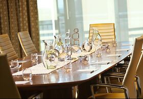 Renaissance Arlington Capital View Hotel