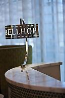 Renaissance Arlington Capital View Hotel