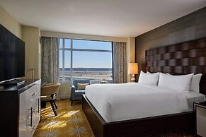 Renaissance Arlington Capital View Hotel