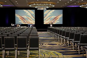 Renaissance Arlington Capital View Hotel