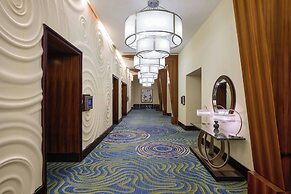 Renaissance Arlington Capital View Hotel