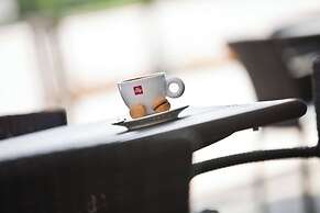 Renaissance Arlington Capital View Hotel