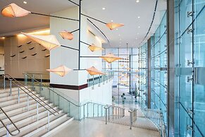 Renaissance Arlington Capital View Hotel