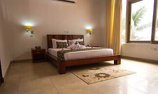 Coconut Grove Beach Resort