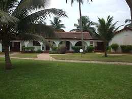 Coconut Grove Beach Resort