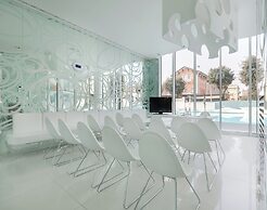 i-Suite Hotel