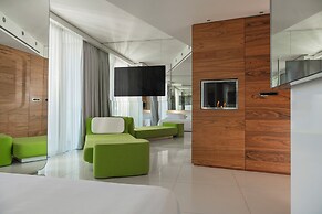 i-Suite Hotel
