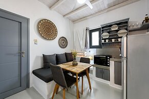 Blue Waves Suites & Apartments To Kyma