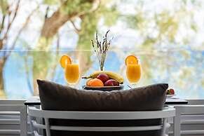 Blue Waves Suites & Apartments To Kyma