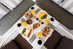 Blue Waves Suites & Apartments To Kyma