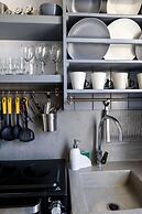 Blue Waves Suites & Apartments To Kyma