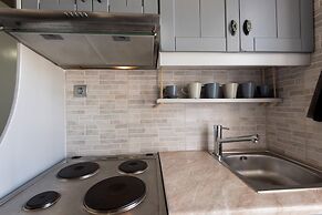 Blue Waves Suites & Apartments To Kyma