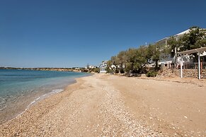 Blue Waves Suites & Apartments To Kyma