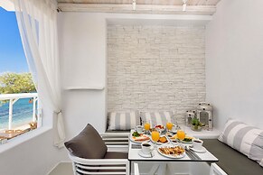 Blue Waves Suites & Apartments To Kyma