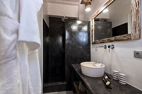 Blue Waves Suites & Apartments To Kyma