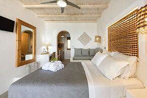 Blue Waves Suites & Apartments To Kyma