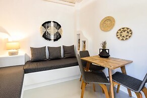 Blue Waves Suites & Apartments To Kyma