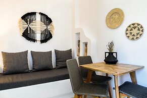 Blue Waves Suites & Apartments To Kyma