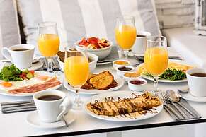 Blue Waves Suites & Apartments To Kyma