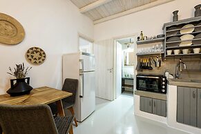 Blue Waves Suites & Apartments To Kyma