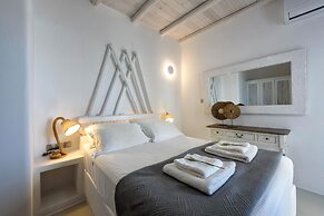 Blue Waves Suites & Apartments To Kyma