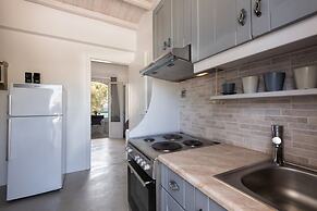 Blue Waves Suites & Apartments To Kyma