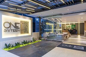 One Sixteen Hotel