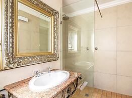 Afrique Boutique Hotel O.R. Tambo