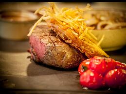 Riverside Park Hotel and Leisure Club