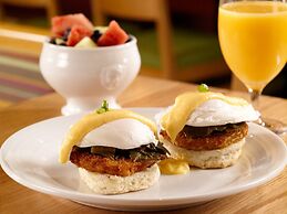 Crowne Plaza Charleston Airport - Conv Ctr by IHG