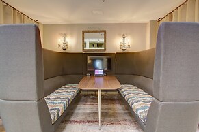 Crowne Plaza Charleston Airport - Conv Ctr by IHG