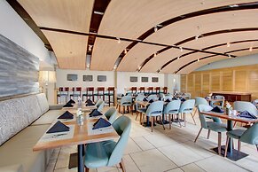 Crowne Plaza Charleston Airport - Conv Ctr by IHG