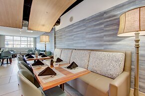 Crowne Plaza Charleston Airport - Conv Ctr by IHG