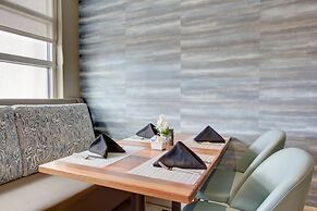 Crowne Plaza Charleston Airport - Conv Ctr by IHG
