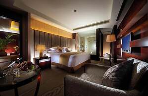 Huaqiao New Century Grand Hotel