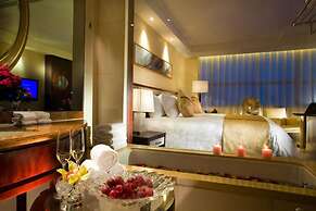 Huaqiao New Century Grand Hotel