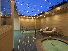 Cambria Landing Inn & Suites