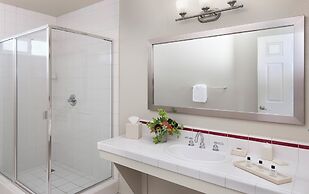 Cambria Landing Inn & Suites
