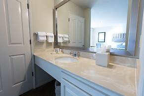 Cambria Landing Inn & Suites