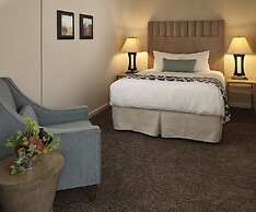 Cambria Landing Inn & Suites