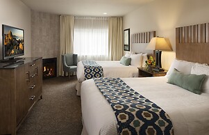 Cambria Landing Inn & Suites