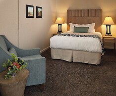 Cambria Landing Inn & Suites
