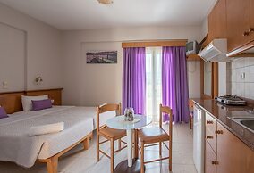 Danelis Studios and Apartments