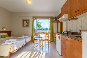 Danelis Studios and Apartments