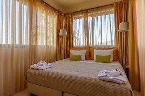 Danelis Studios and Apartments